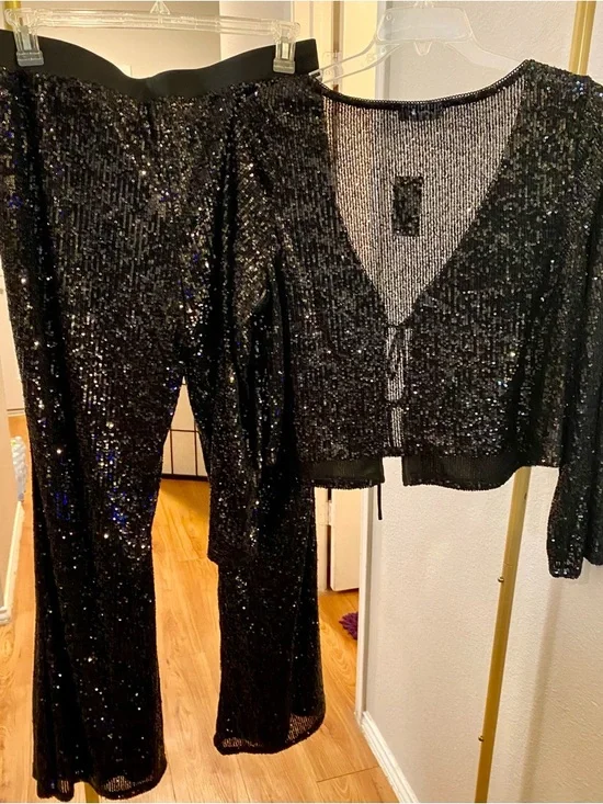 Torrid Sequin Tie Front Top and Flared Leg Pants Set - Size 1X - NWT! - Picture 9 of 16